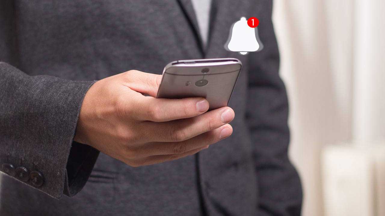 Sistema notifiche push email TurniX avvisi turni dipendenti smartphone